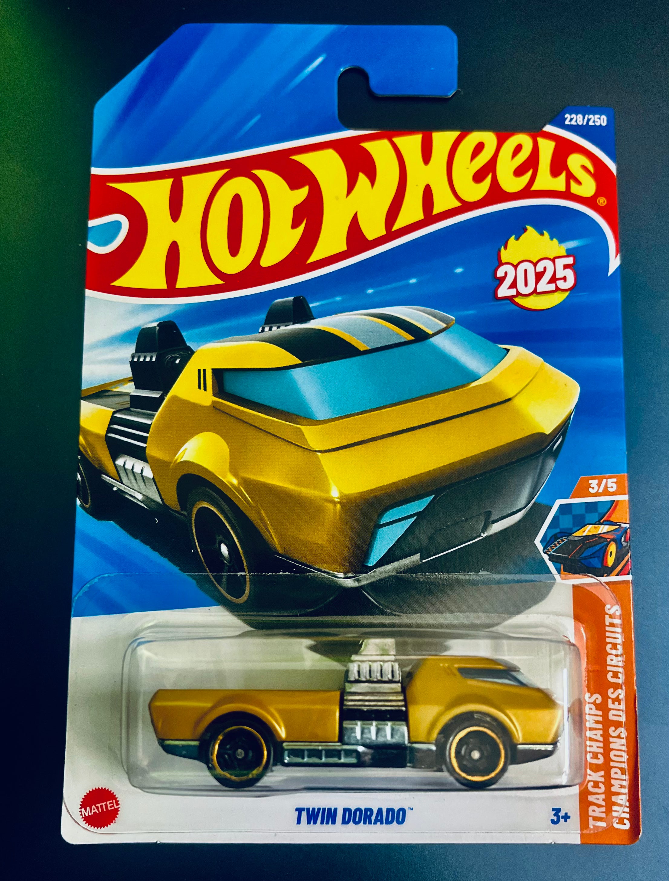 HOT WHEELS TWIN DORADO